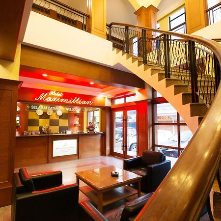 Hotel Maximillian Танджунг Балай Каримун Екстериор снимка