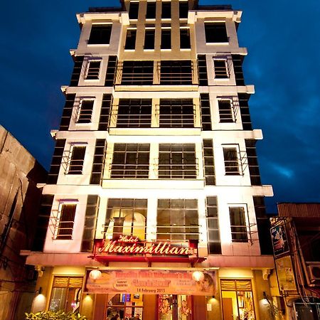 Hotel Maximillian Танджунг Балай Каримун Екстериор снимка
