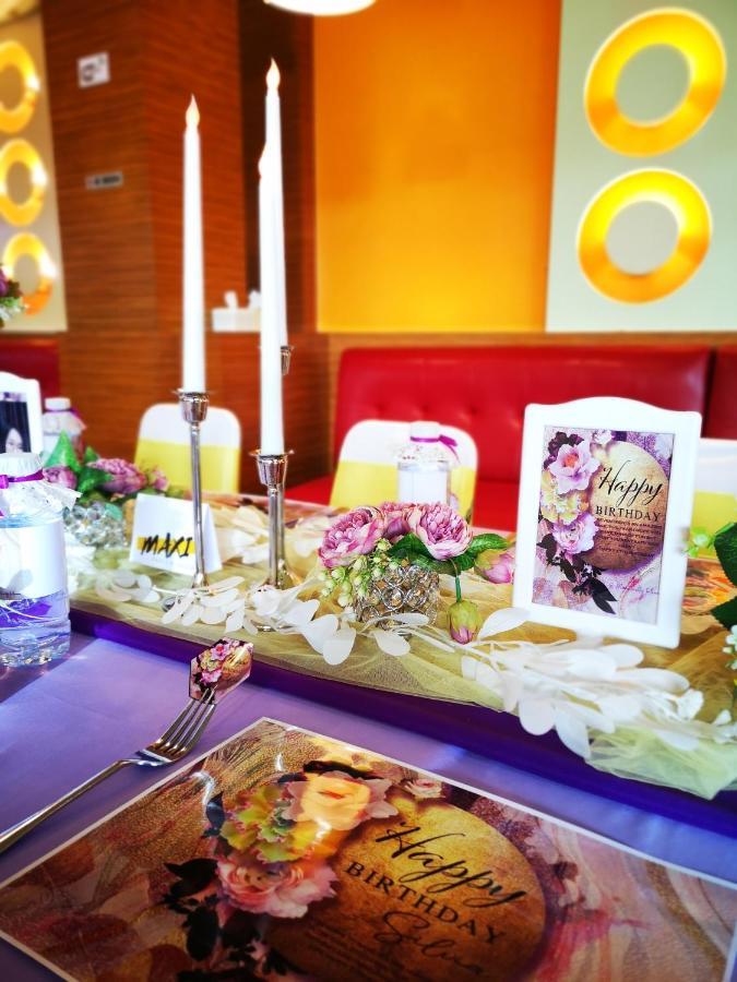 Hotel Maximillian Танджунг Балай Каримун Екстериор снимка