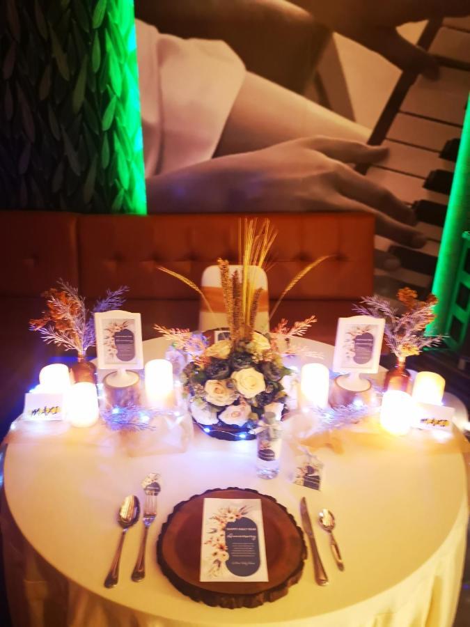 Hotel Maximillian Танджунг Балай Каримун Екстериор снимка