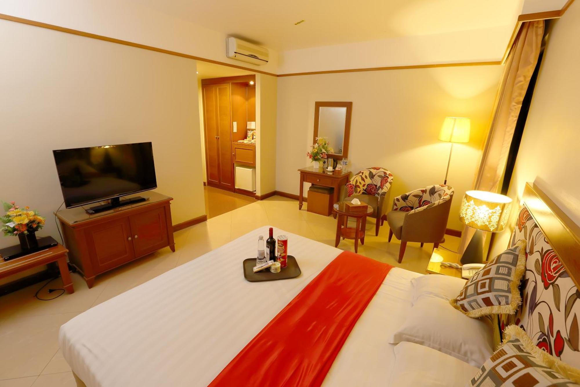 Hotel Maximillian Танджунг Балай Каримун Екстериор снимка