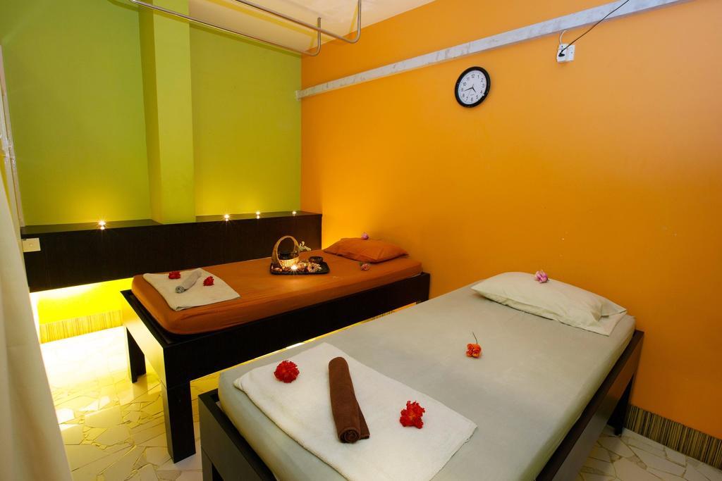 Hotel Maximillian Танджунг Балай Каримун Екстериор снимка