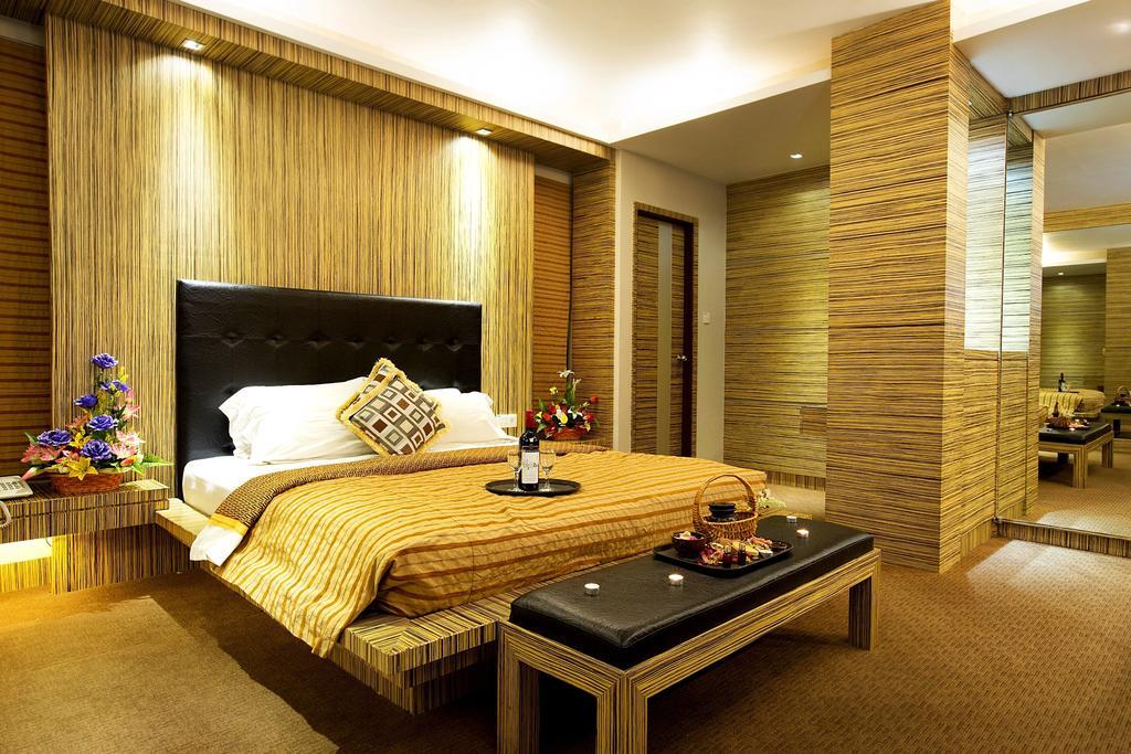 Hotel Maximillian Танджунг Балай Каримун Екстериор снимка
