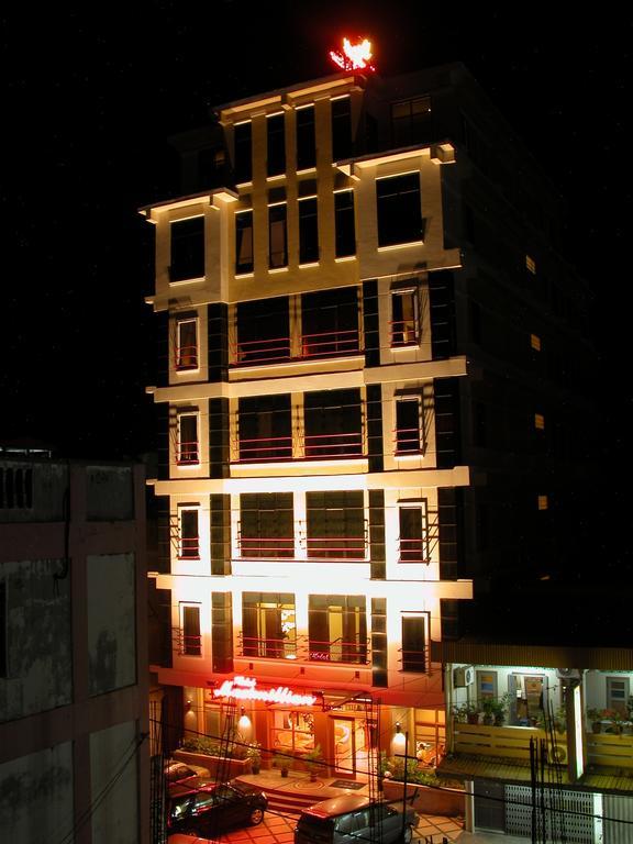 Hotel Maximillian Танджунг Балай Каримун Екстериор снимка