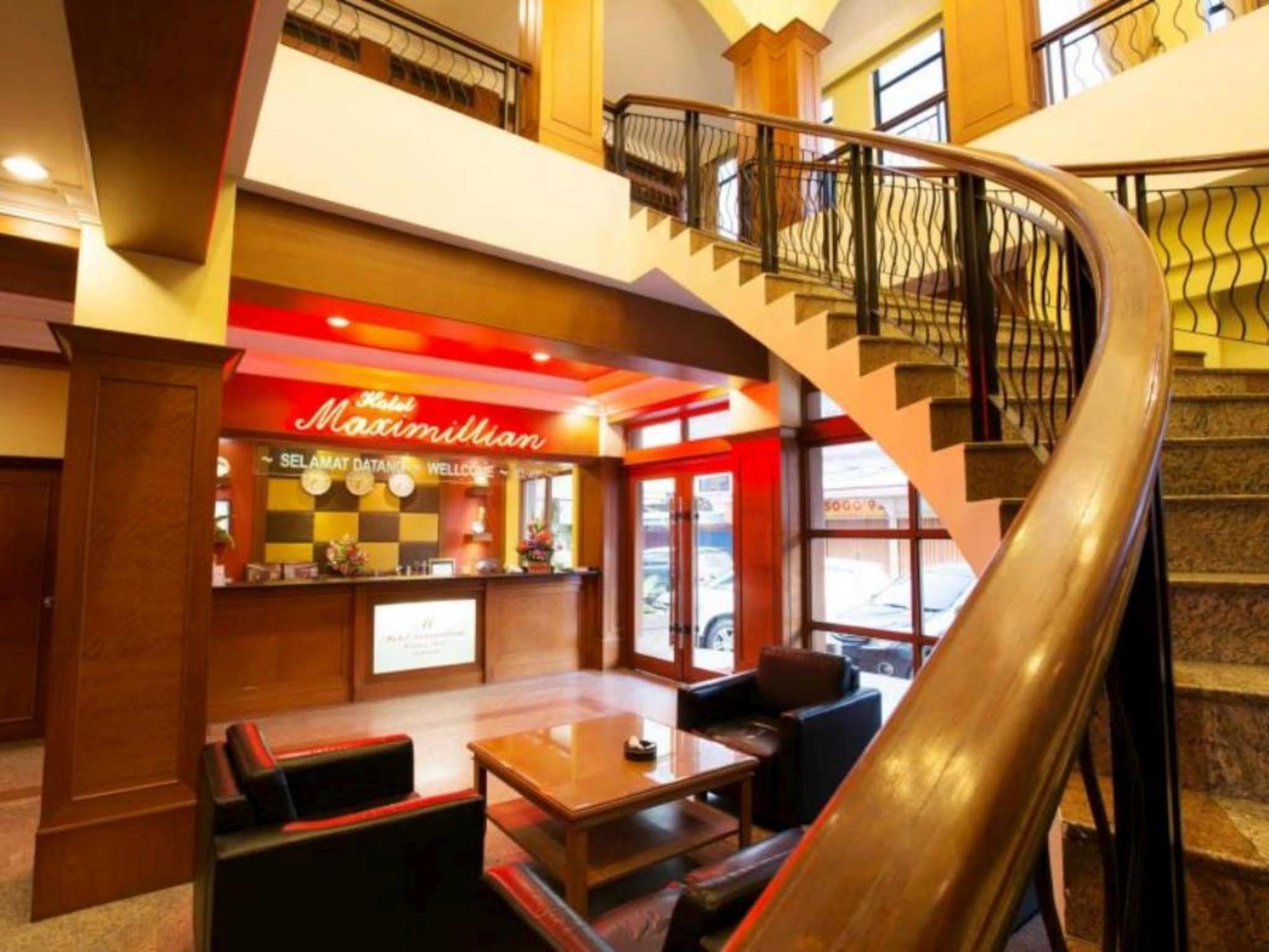 Hotel Maximillian Танджунг Балай Каримун Екстериор снимка